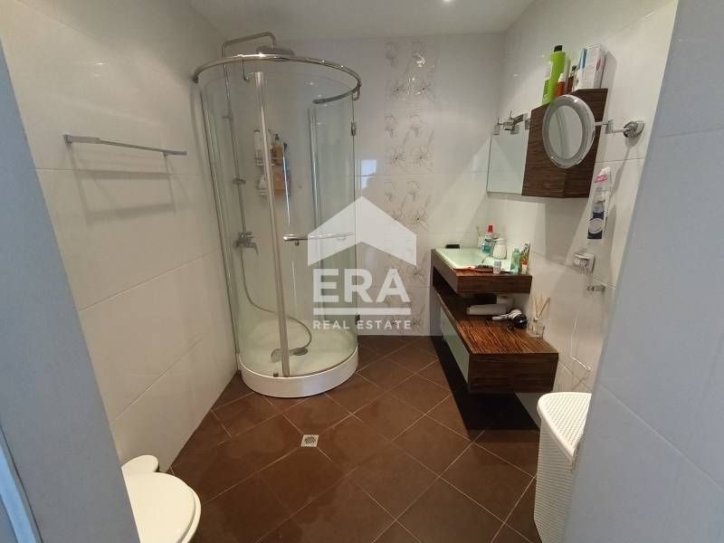 Четиристаен апартамент на морето с уникална гледка от всяка стая