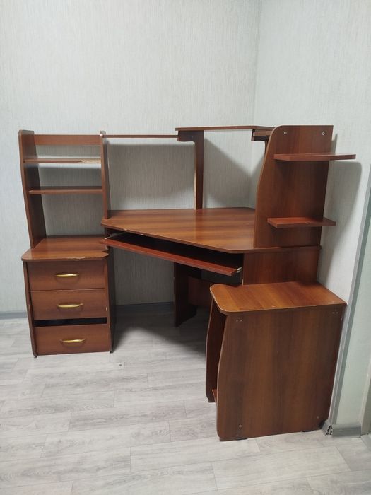 Продаётся компьютерный стол