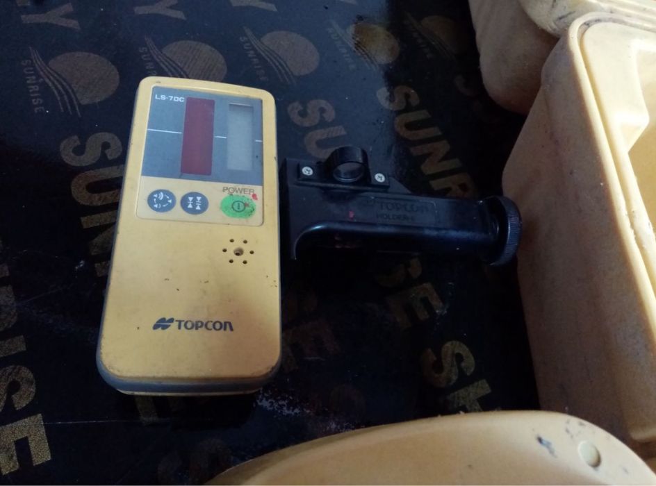 професионален нивел лазер в куфар