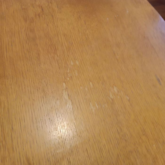 Масивна трапезна дървена маса с четири стола