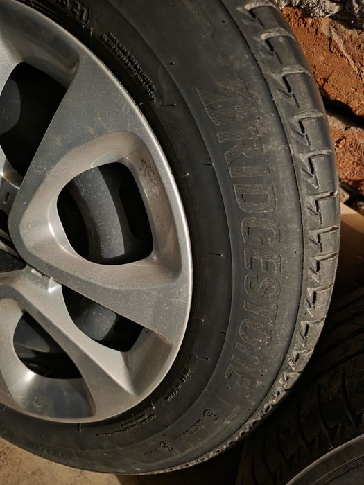 4бр. Летни гуми Bridgestone 185 65 15 на джанти Пежо Ситроен + тасове и болтове