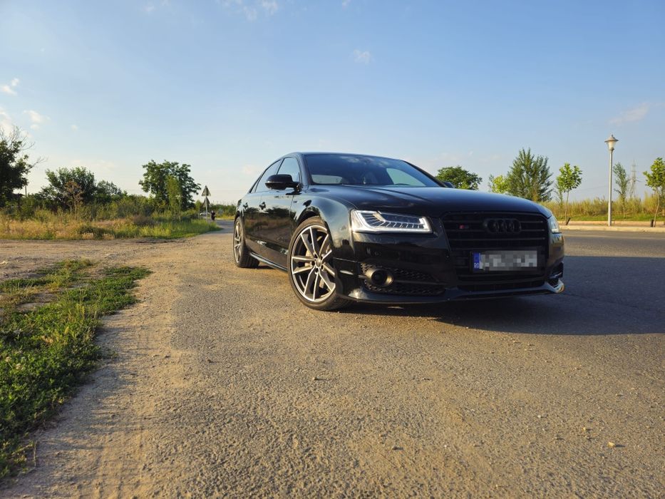Audi S8 Plus Carbon Ceramic Alcantara