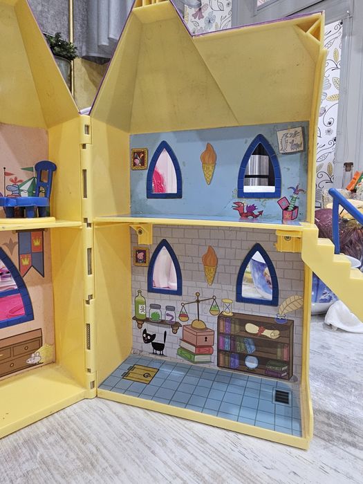 Продам домик Пепы с мебелью