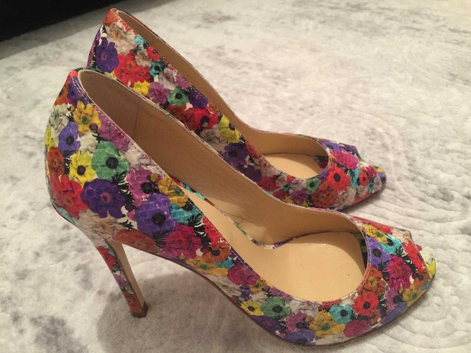 Pantofi/sandale marimea 37