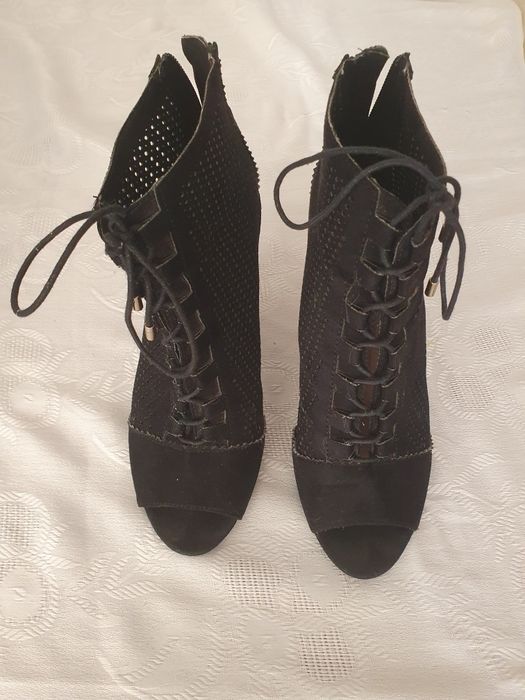 Дамски обувки  с токчета номер 38