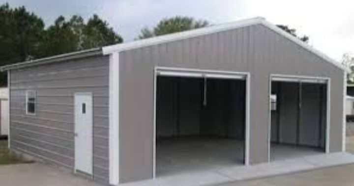 Garaje auto pe structura metalica învelite cu panouri Sandwich