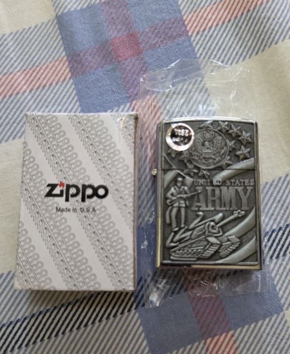 Vând bricheta zippo