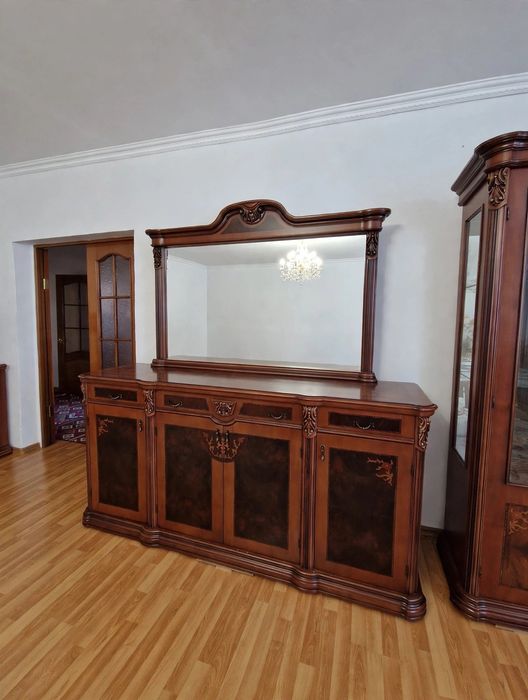 Комод с зеркалом
