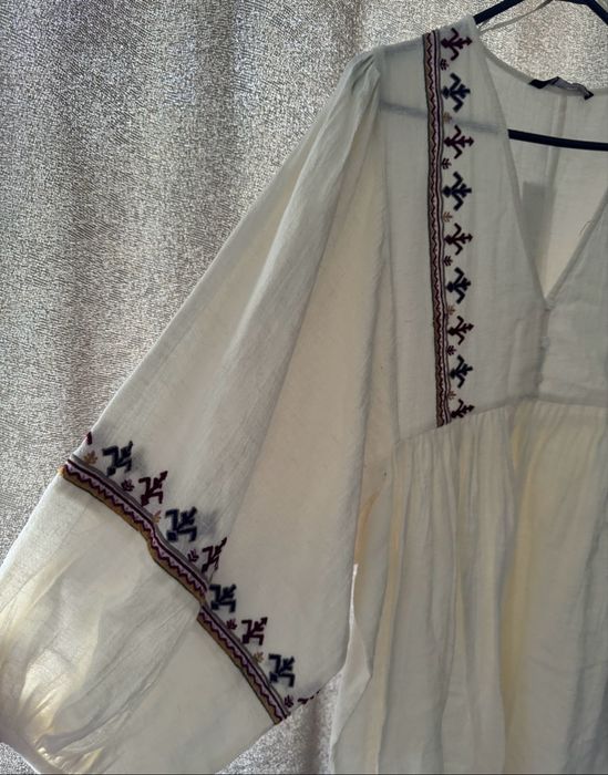 Платье Zara с этикеткой