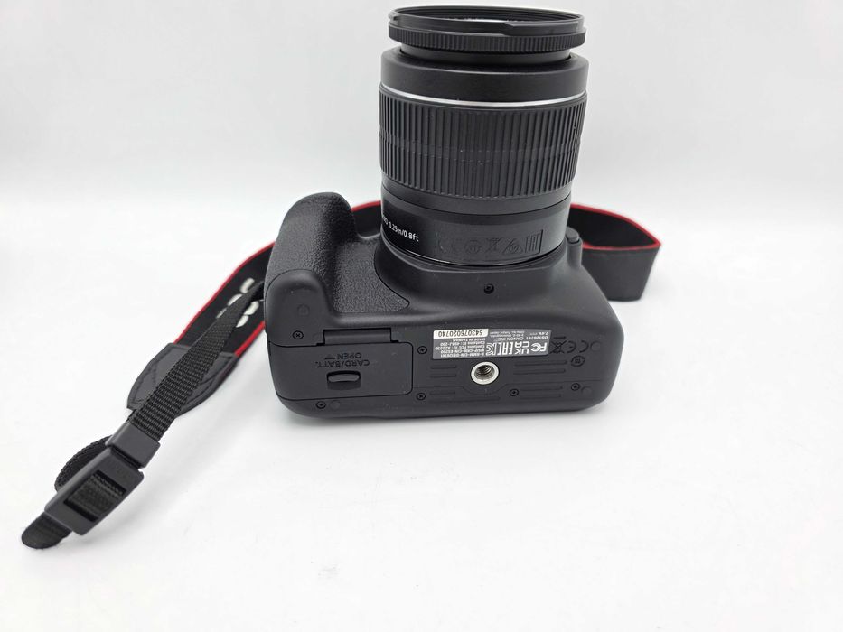 Aparat Foto DSRL Canon EOS 2000D + Obiectiv Canon EFS 18-55mm 5 Acumulatori Stare Buna FullBox