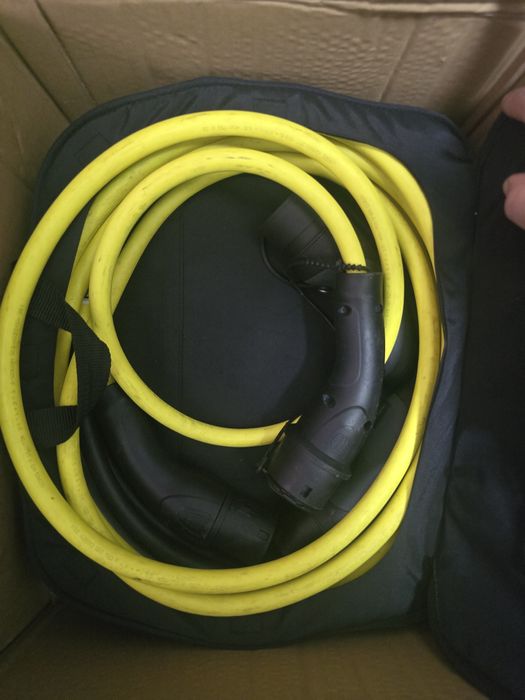 Incarcator universal cu incarcare rapid si incarcare de la 220V