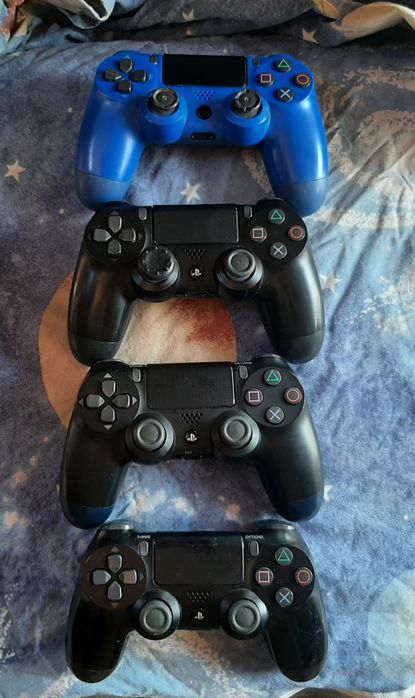 Vând manete defecte 4 defecte de piese ps4 PlayStation 4