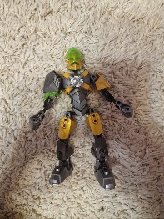 8 figurine lego hero factory