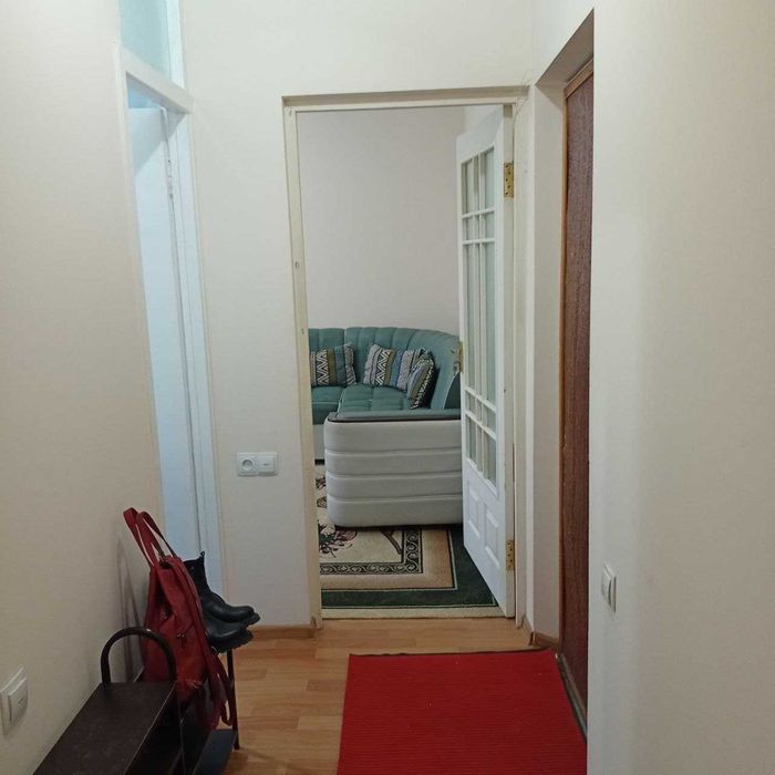 Сдается 2 комнатная квартира рядом базар Кадышева и школа 151