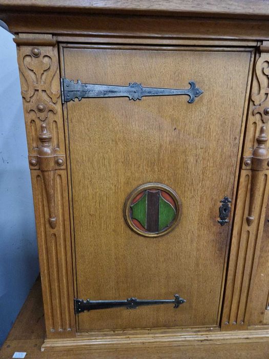 Голям контрабюфет дресоар на две части от дъбов масив