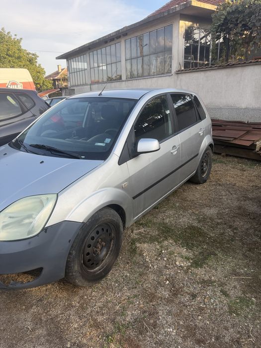Продавам ford fiesta