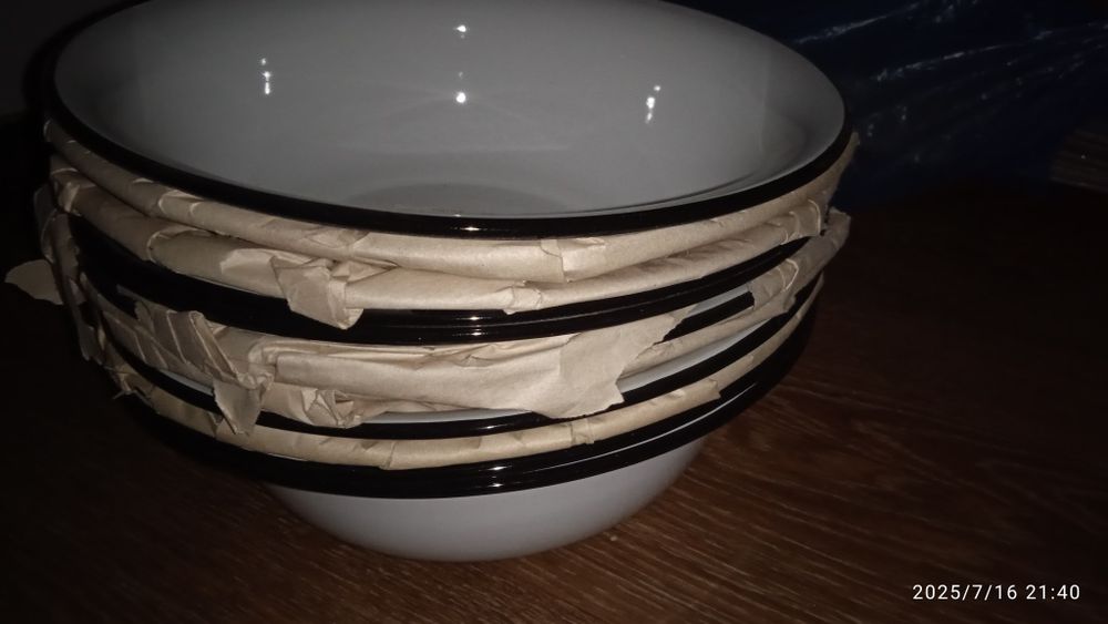 Полочки для ванной, почти даром.