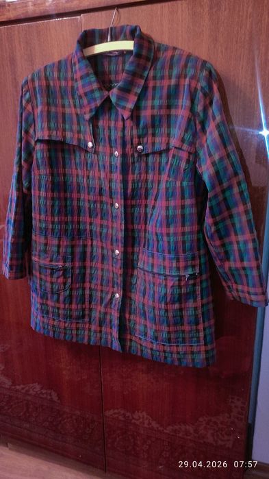 ПОДАРЯВАМ дамско манто/шлифер/яке за едра жена 160/80 кг.