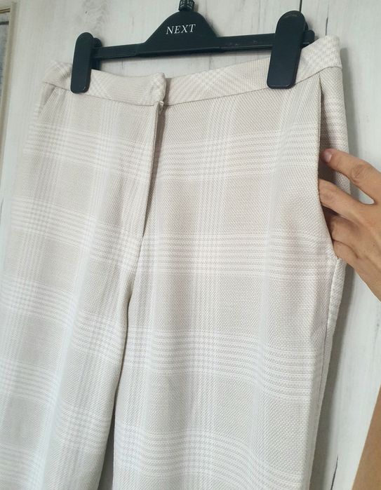 Pantaloni H&M alb bej în carouri S/M eleganți office casual crem vara