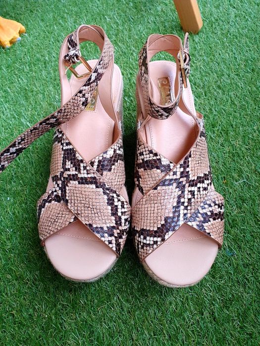 Нови Дамски сандали на висока подметка, 38 номер