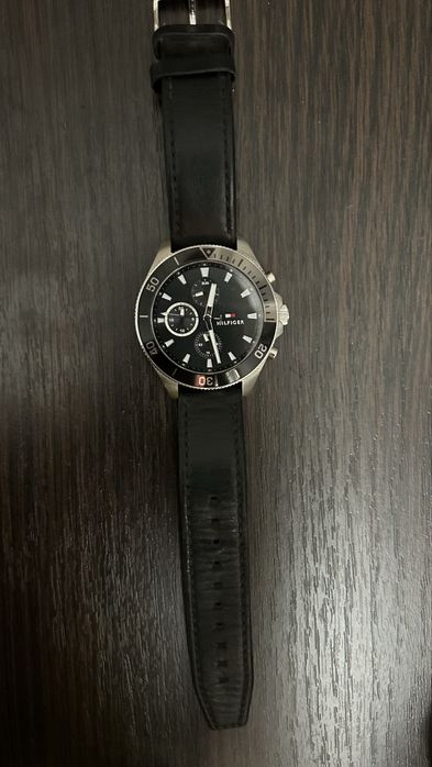 Tommy hilfiger часы