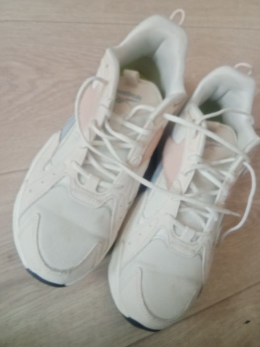 Продам женские кросовки Reebok