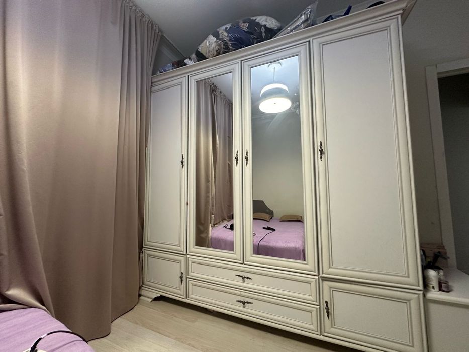 шкаф,комод,зеркало,2 тумбочки