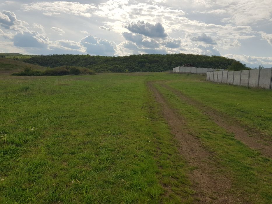 Se vinde parcele intravilant de 750m si 600m