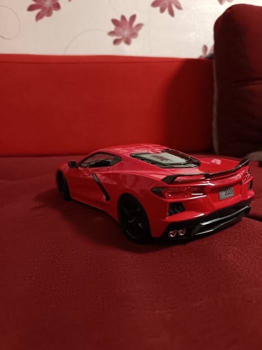 Vând macheta Chevrolet Corvette 1 18 2020