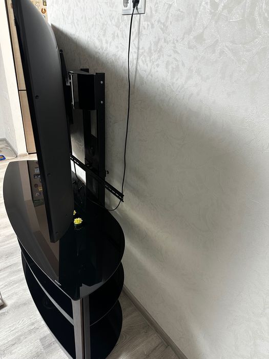 Продам тумбу под телевизор