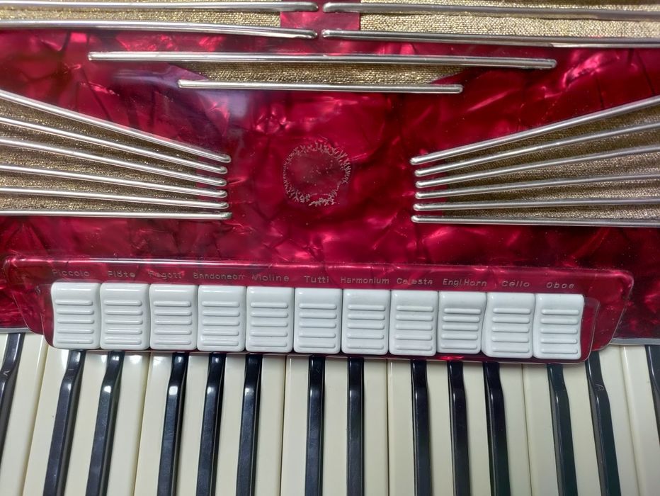Продавам Немски акордеон Баркароле Проминенз 2 4гласа с куфар