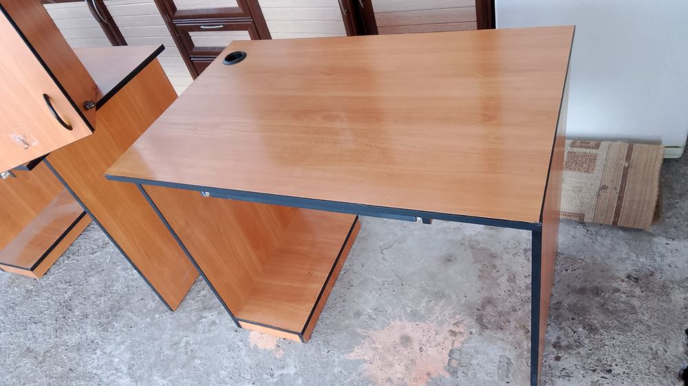 Стол под комптьютер, стол парта.