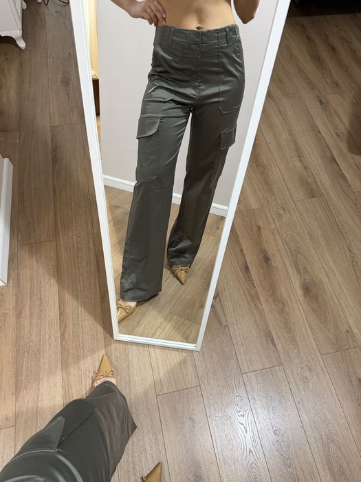 Pantaloni cargo satinati