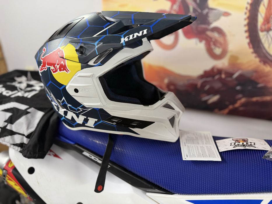 Каска RedBuLL L-размер 150€