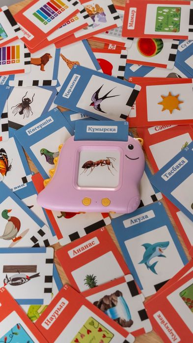 Дино кард ойыншығы