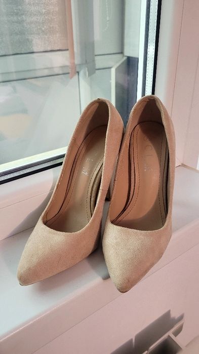 Pantofi cu toc mărimea 35