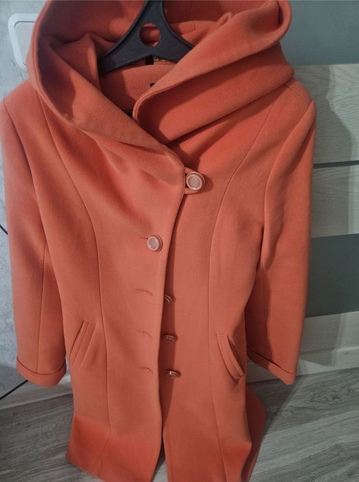 Пальто осень до колен новое