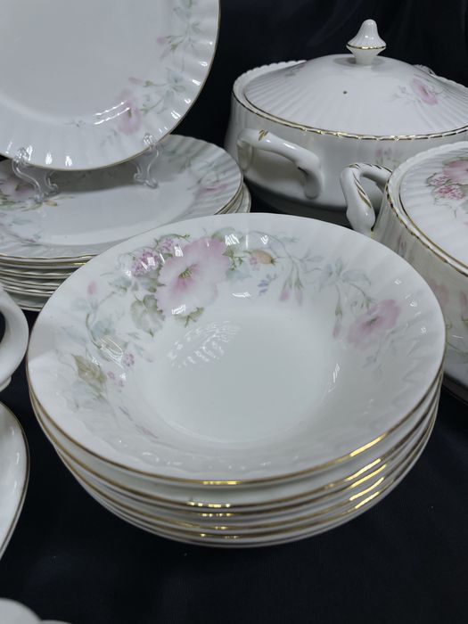 Сервиз обеденный Royal Stafford