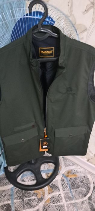 Мужской жилетка,продаётся