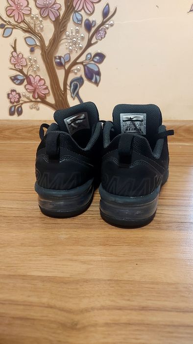 Adidasi nike aproape noi
