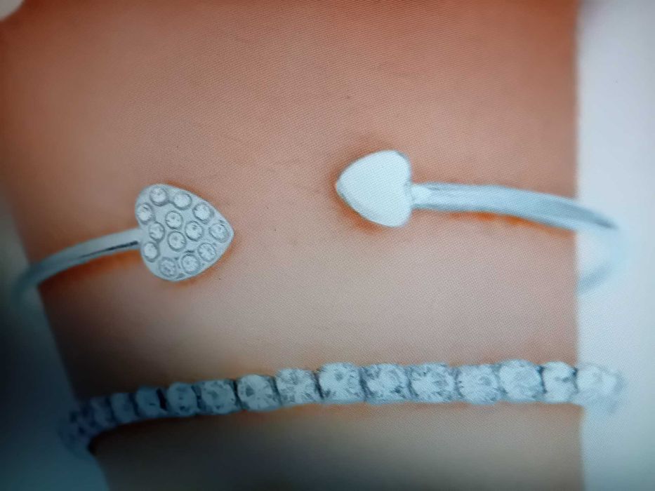 Комплект гривни.