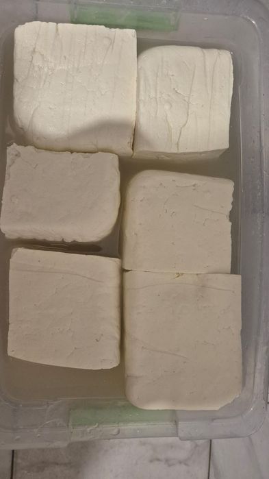 Vând brânză proaspătă si grasă