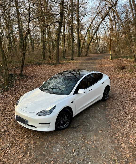 închiriez mașină pentru evenimente Tesla Model 3, 498 cp