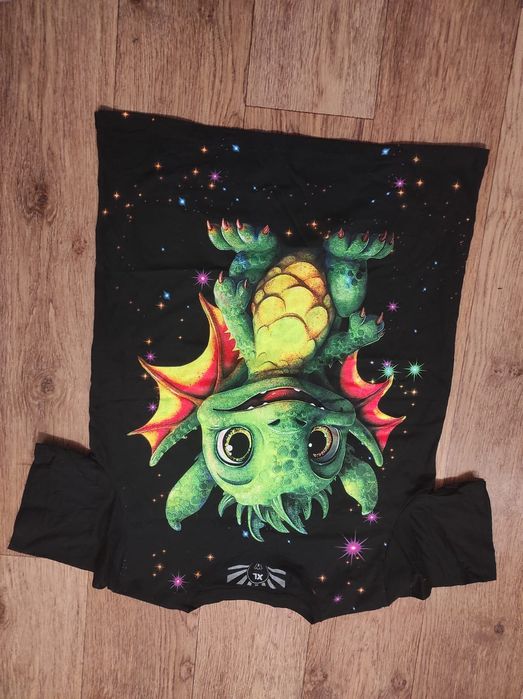 Продам футболку с драконом