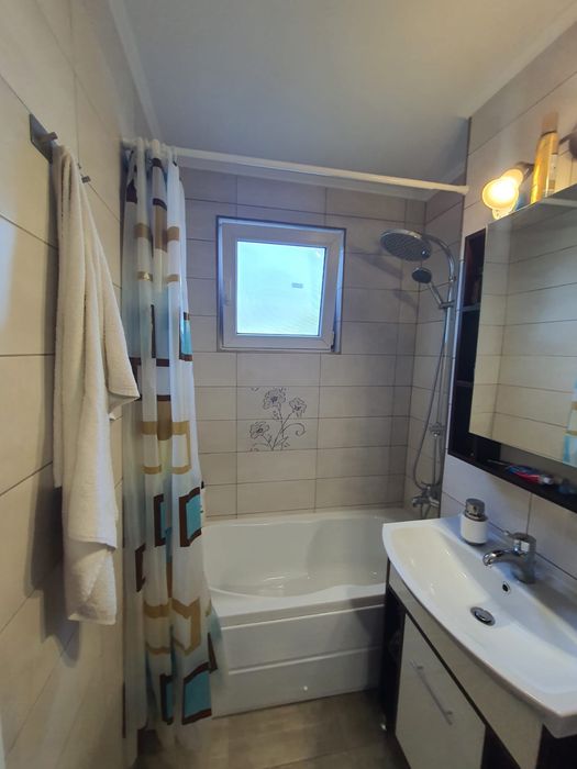 Inchiriez apartament