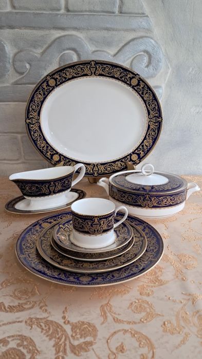 Колекционерски сервиз на Royal Worcester за 12 човека
