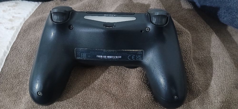 Consola originala PS 4