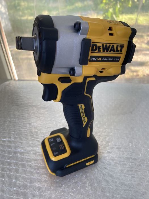 DeWALT DCF 921 XR Masina De Insurubat Cu Impact, Cu Patrat De 1/2,  Original Nou !
