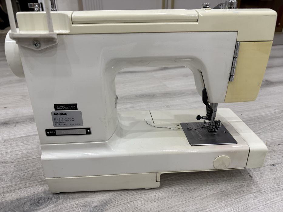 Швейная машинка JANOME
