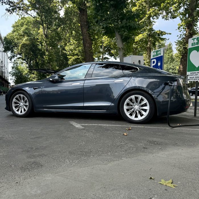 Tesla Model S 100D Amerika Zapas xod 632 km